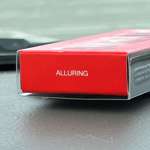 ALLURING HUDA BEAUTY Liquid Matte Lipstick - Picture 9 of 9